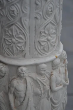 2 colonnes anciennes en plâtre