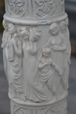 2 colonnes anciennes en plâtre