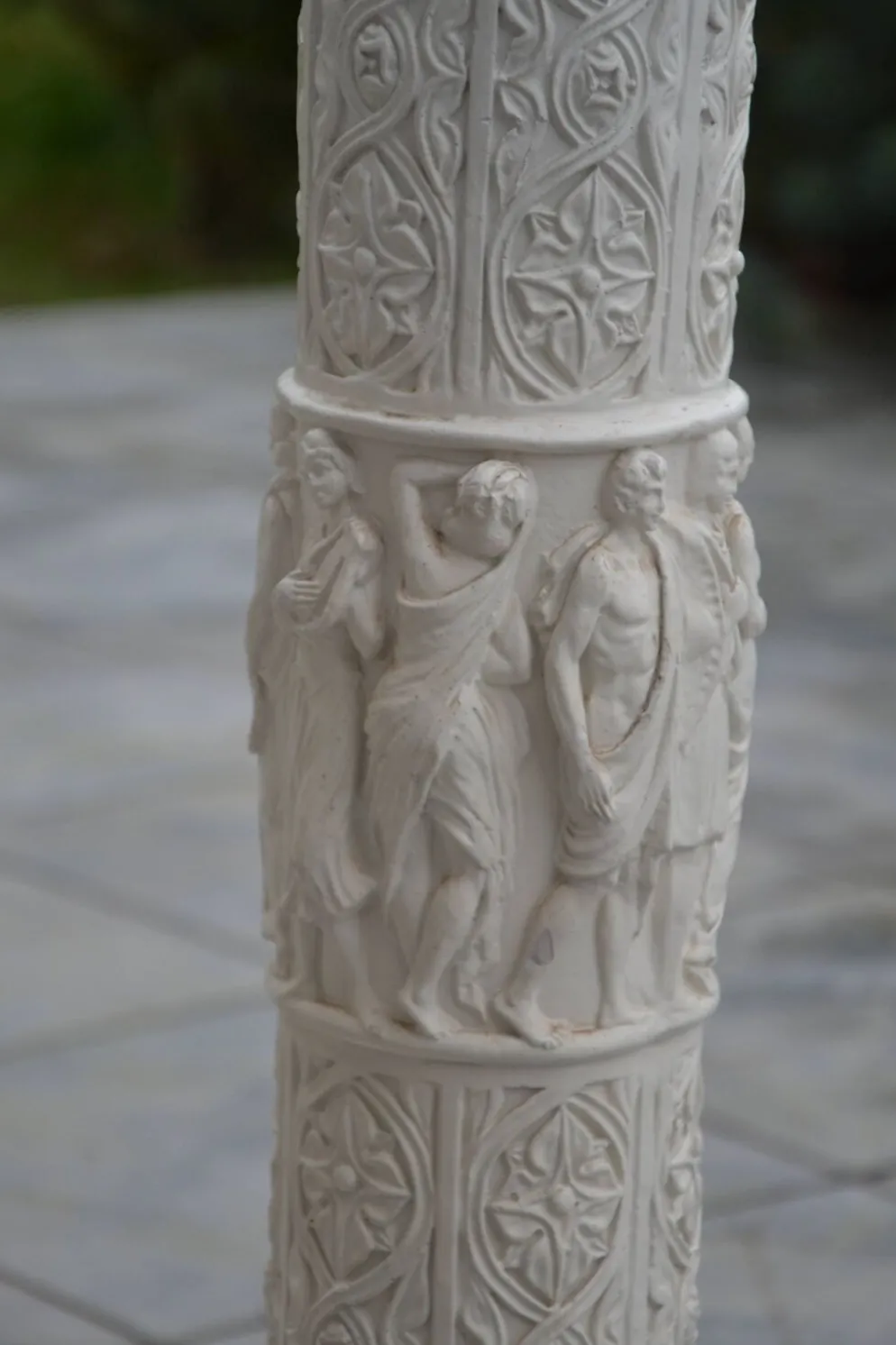 2 colonnes anciennes en plâtre