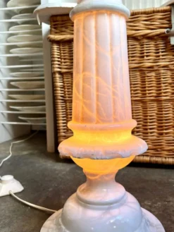 Colonne, sellette lumineuse en albâtre