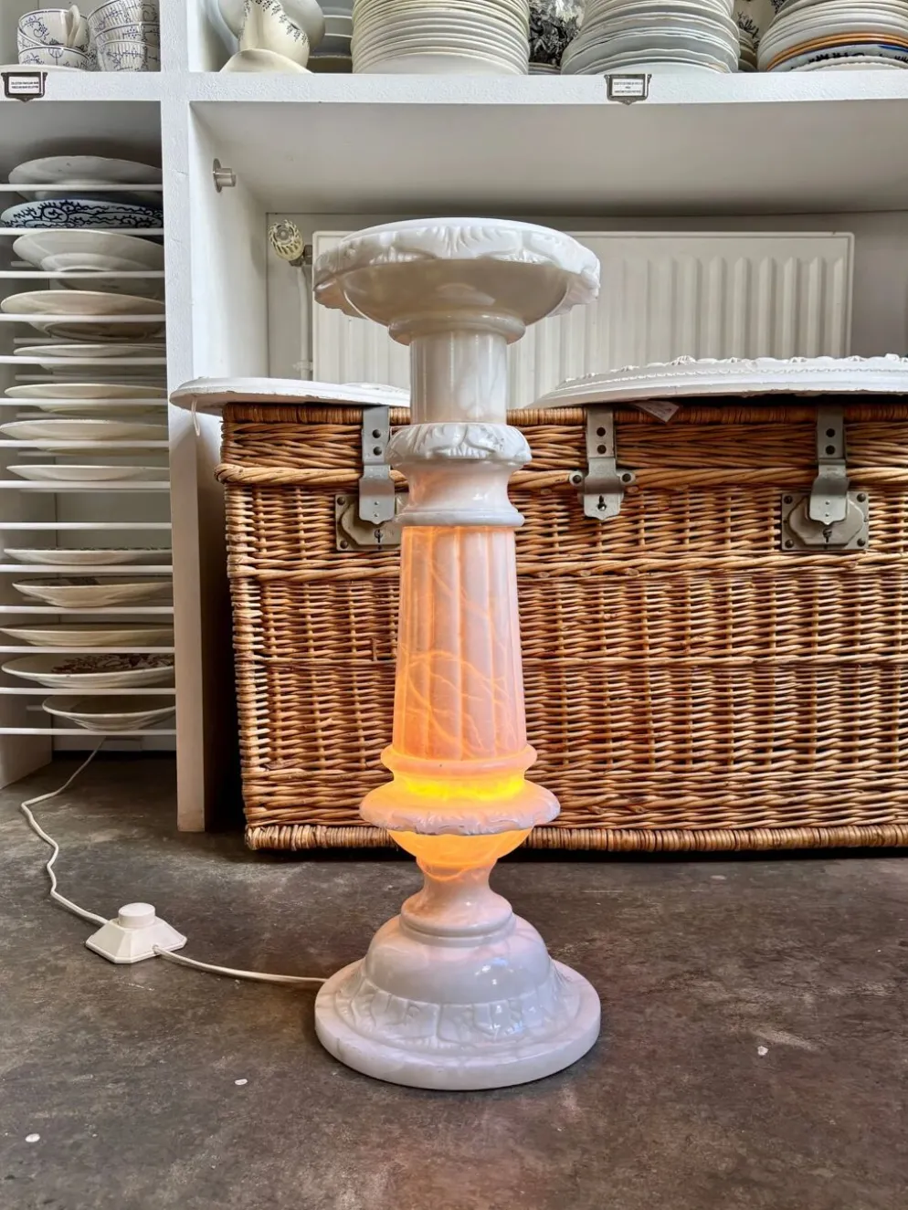 Colonne, sellette lumineuse en albâtre