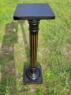 Colonne, sellette Napoléon III en bois noirci et feuille d'or, milieu XIXème