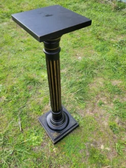 Colonne, sellette Napoléon III en bois noirci et feuille d'or, milieu XIXème