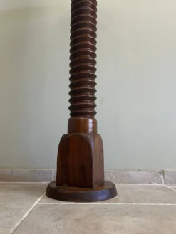 Colonne sellette vis de pressoir