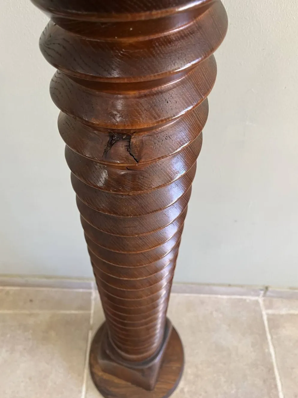 Colonne sellette vis de pressoir