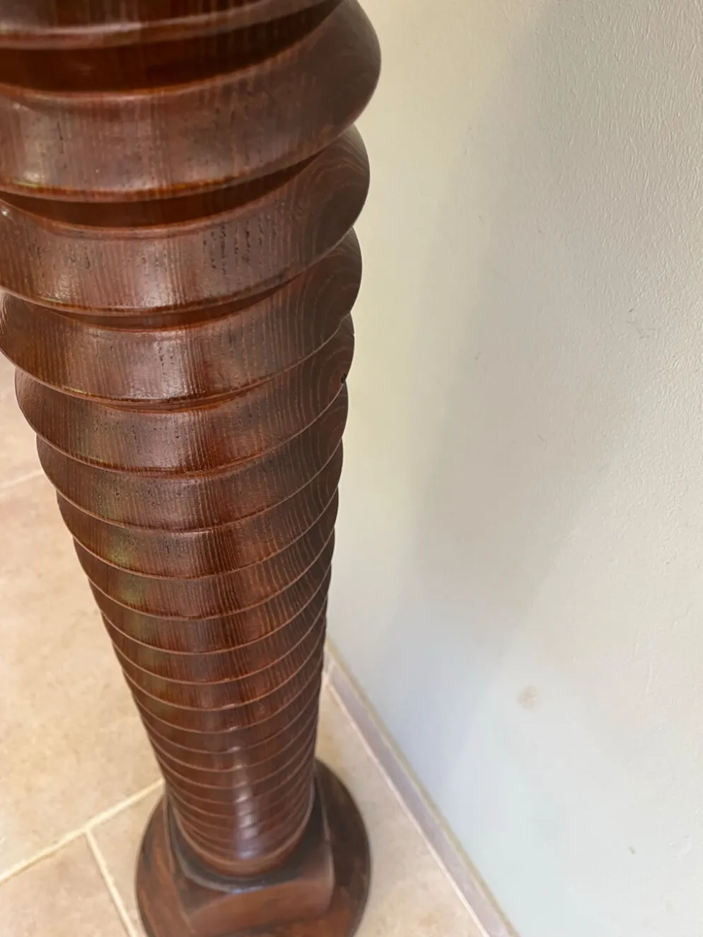 Colonne sellette vis de pressoir