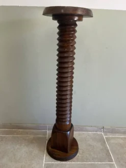Colonne sellette vis de pressoir