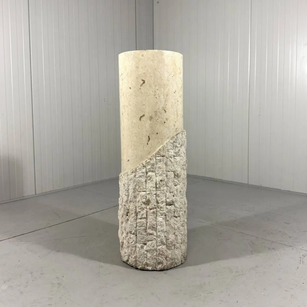 Colonnes et vase en pierre de travertin de Mactan, années 1980