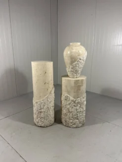 Colonnes et vase en pierre de travertin de Mactan, années 1980
