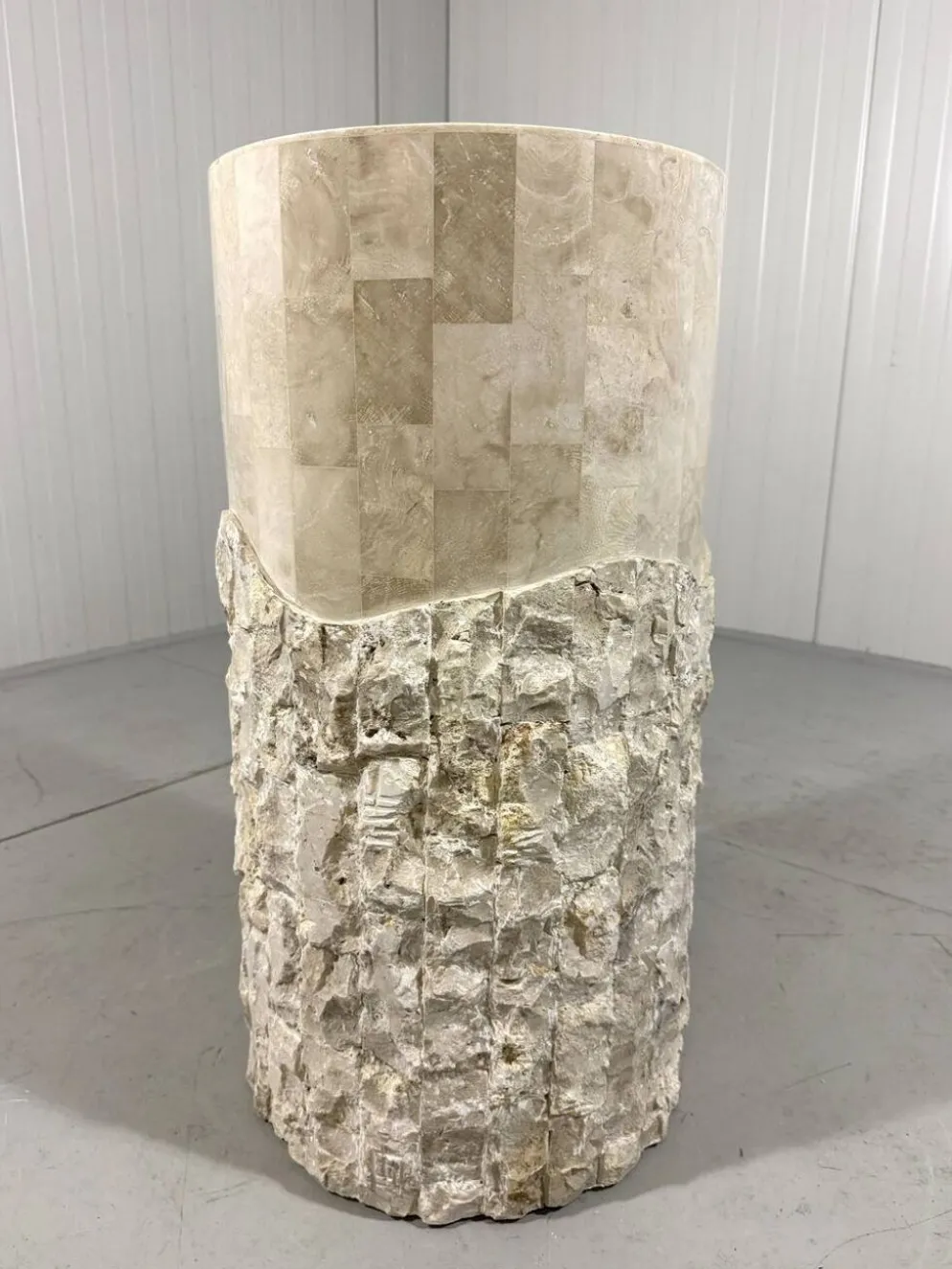Colonnes et vase en pierre de travertin de Mactan, années 1980