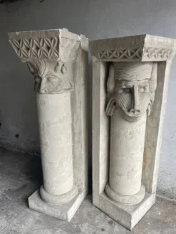 Colonnes sculpturales en plâtre par Walter De Buck (lot de 2)