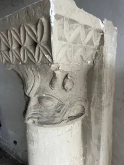 Colonnes sculpturales en plâtre par Walter De Buck (lot de 2)