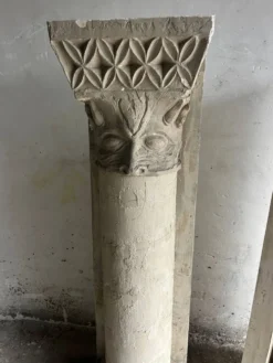 Colonnes sculpturales en plâtre par Walter De Buck (lot de 2)