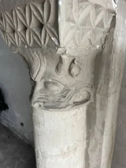 Colonnes sculpturales en plâtre par Walter De Buck (lot de 2)