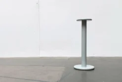 Colonne, table d'appoint space age en métal