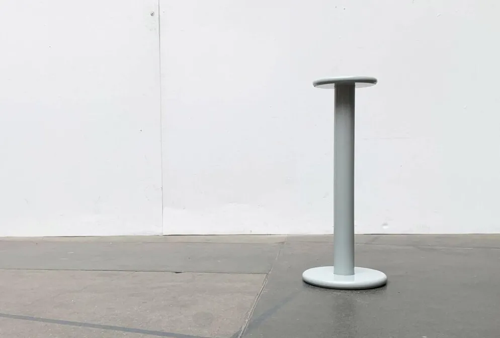Colonne, table d'appoint space age en métal