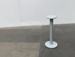 Colonne, table d'appoint space age en métal