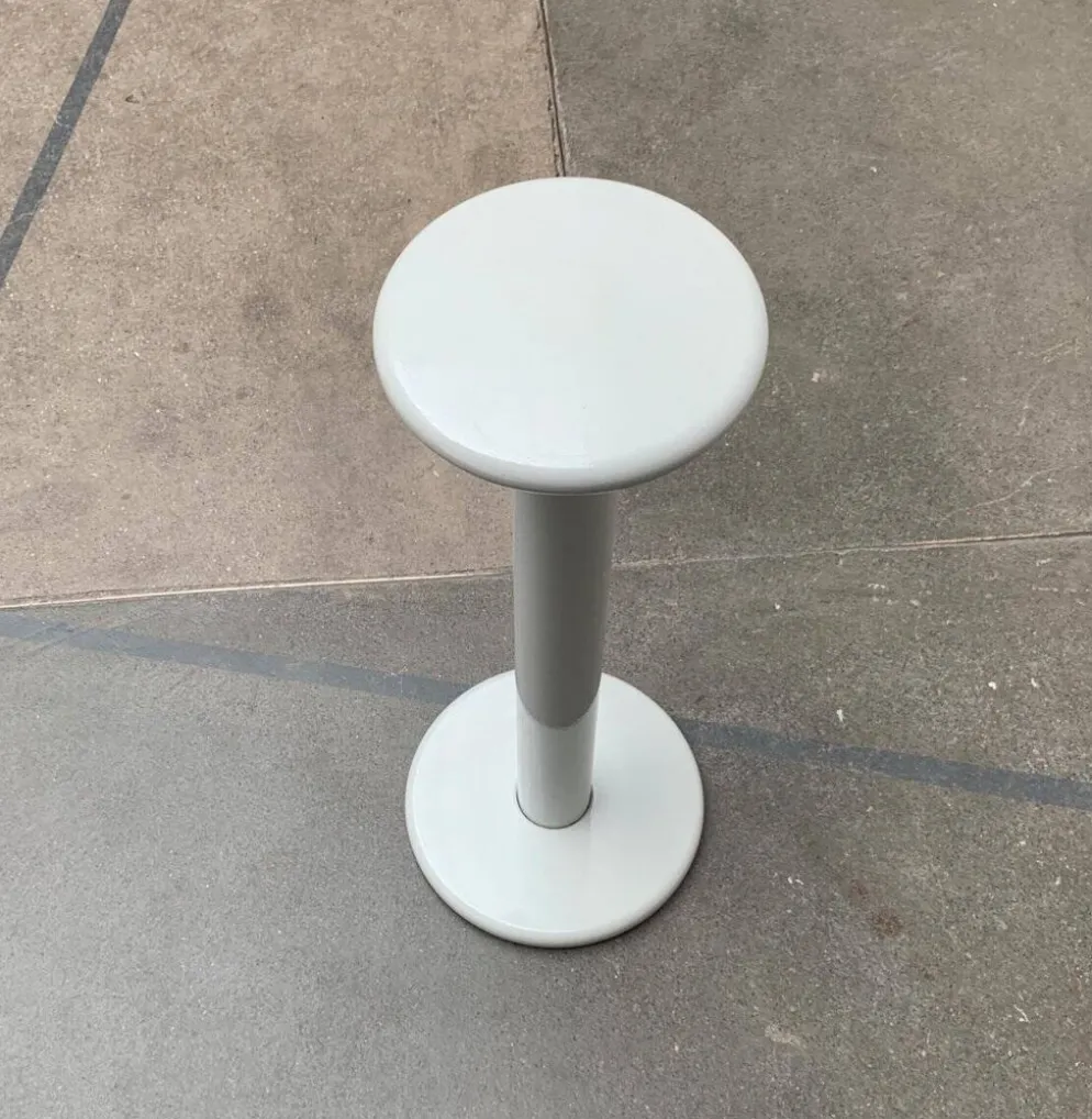 Colonne, table d'appoint space age en métal