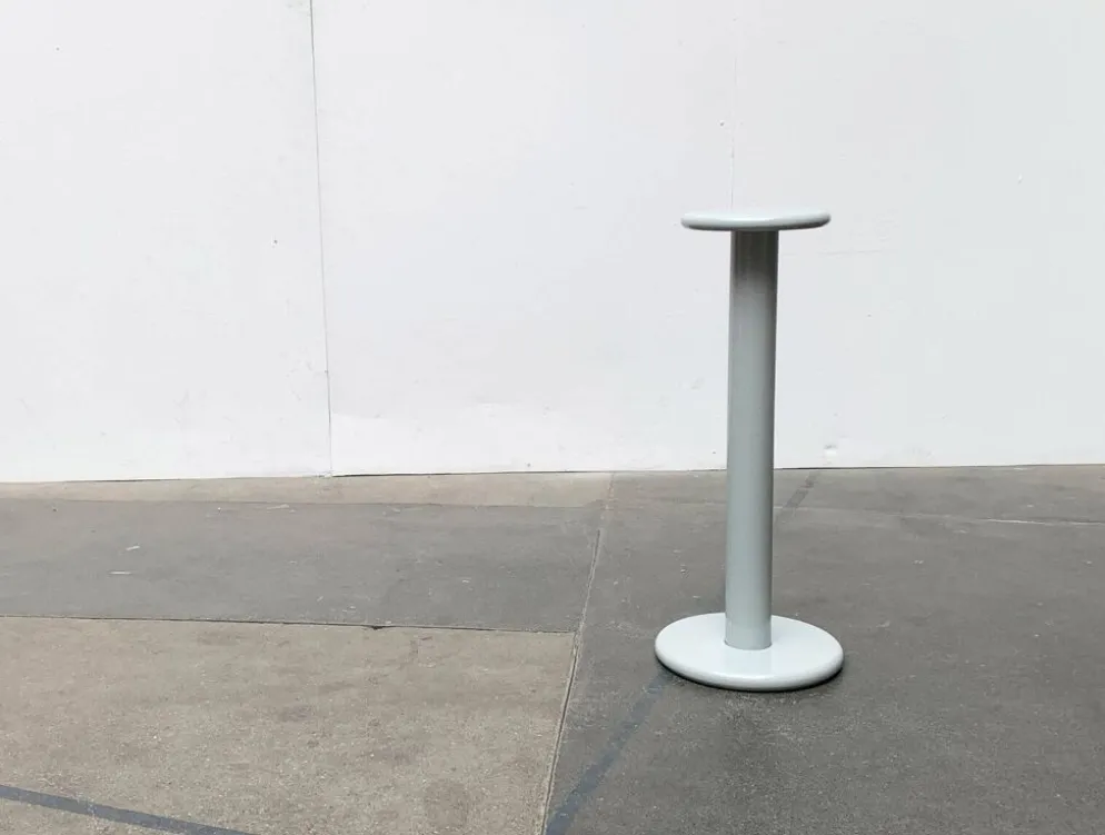 Colonne, table d'appoint space age en métal