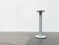 Colonne, table d'appoint space age en métal