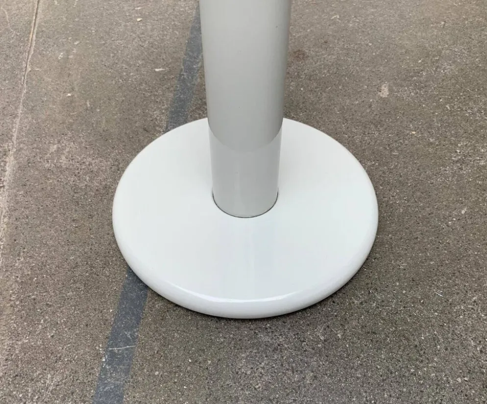 Colonne, table d'appoint space age en métal
