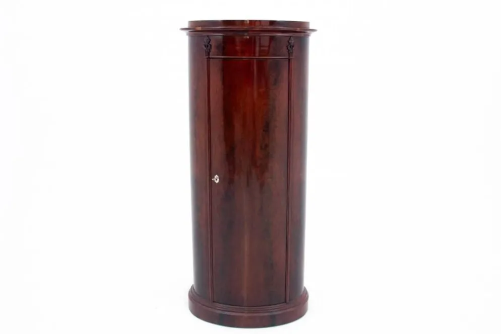 Commode ancienne - poste, Europe du Nord, fin du 19e siècle.