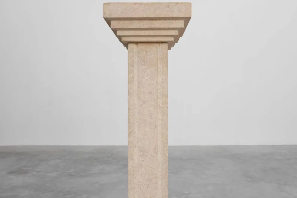 Console du milieu du siècle en pierre beige, France années 1960.