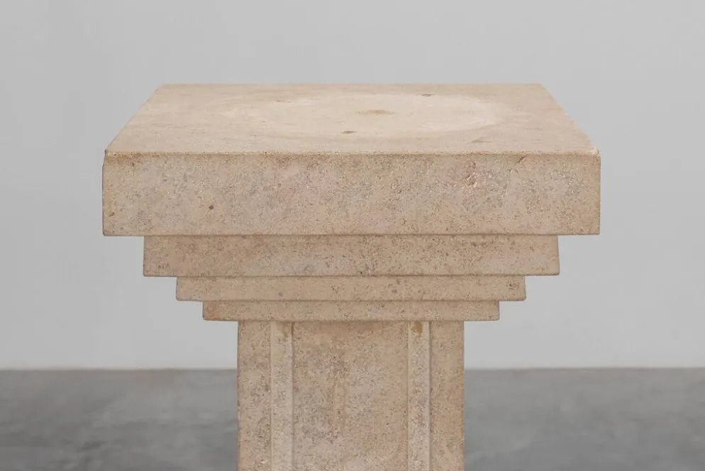 Console du milieu du siècle en pierre beige, France années 1960.