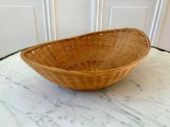 Corbeille en osier ovale années 70