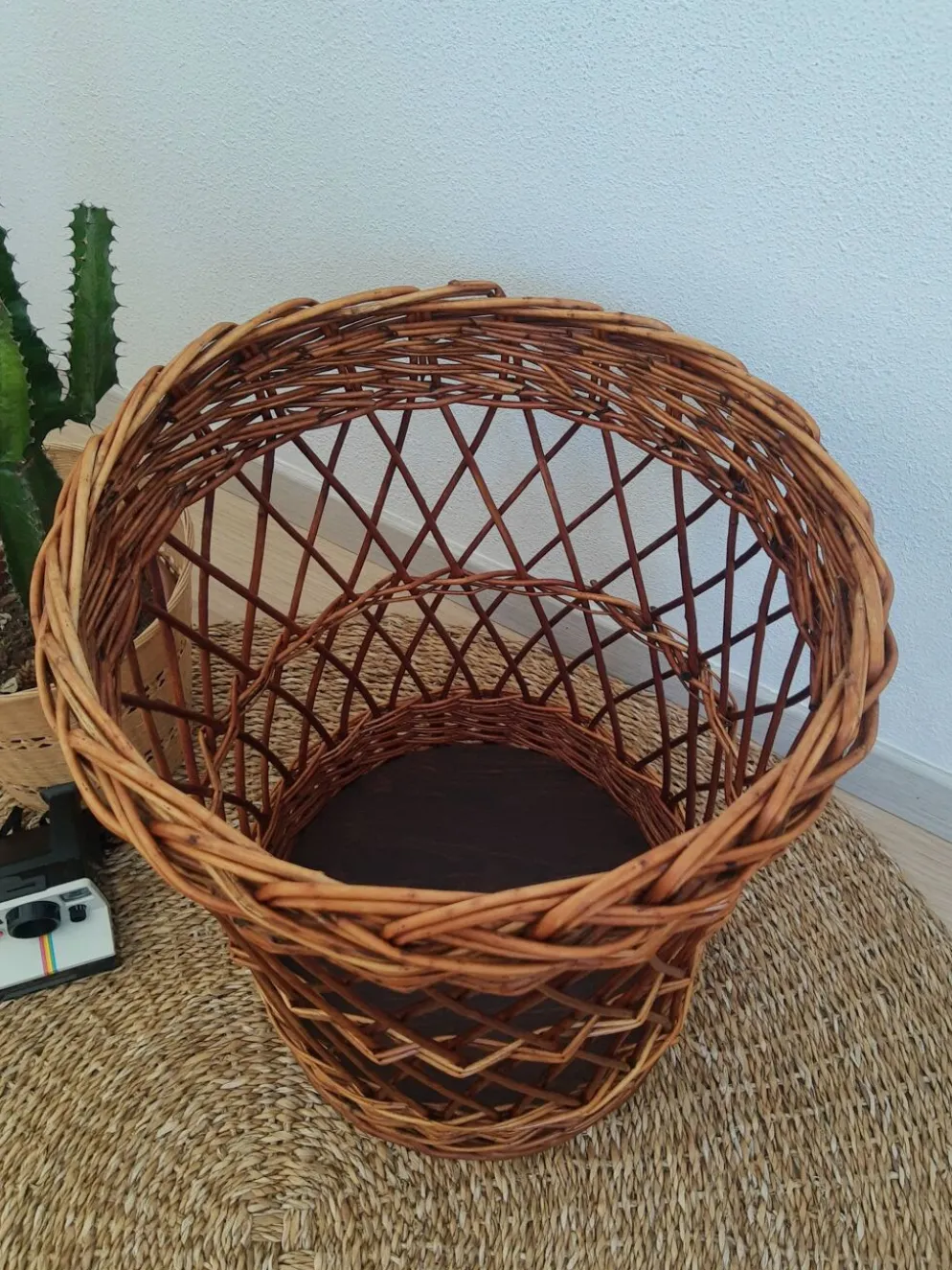 corbeille à linge en osier vintage
