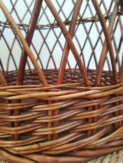 corbeille à linge en osier vintage