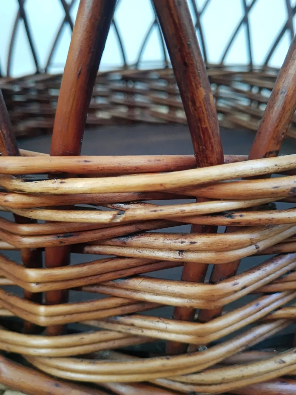 corbeille à linge en osier vintage