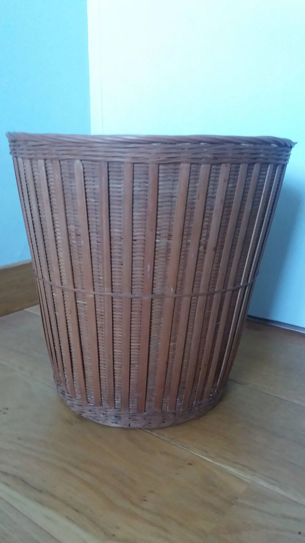 Corbeille à papier en rotin osier, panier ou cache pot