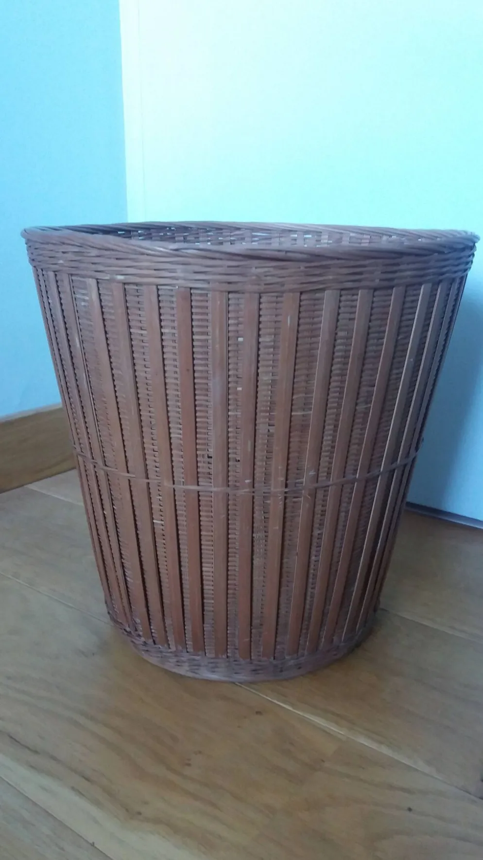 Corbeille à papier en rotin osier, panier ou cache pot
