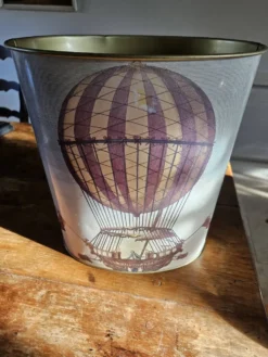 Corbeille à papier vintage Massilly France – décor montgolfières, années 60