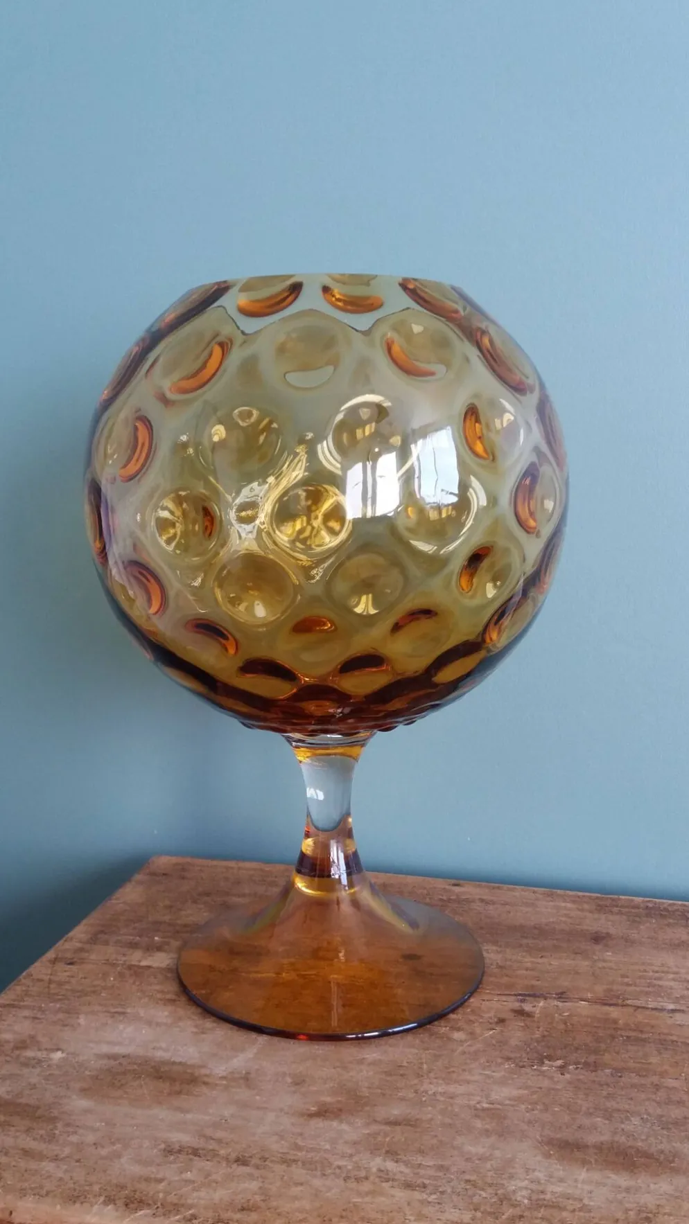 Coupe calice vase ballon sur pied XXL en verre ambré à relief bulles Empoli