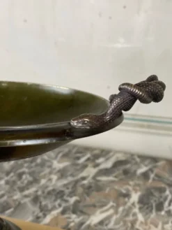 Coupe en bronze sur un socle en marbre jaune de Sienne, début XIXème siècle