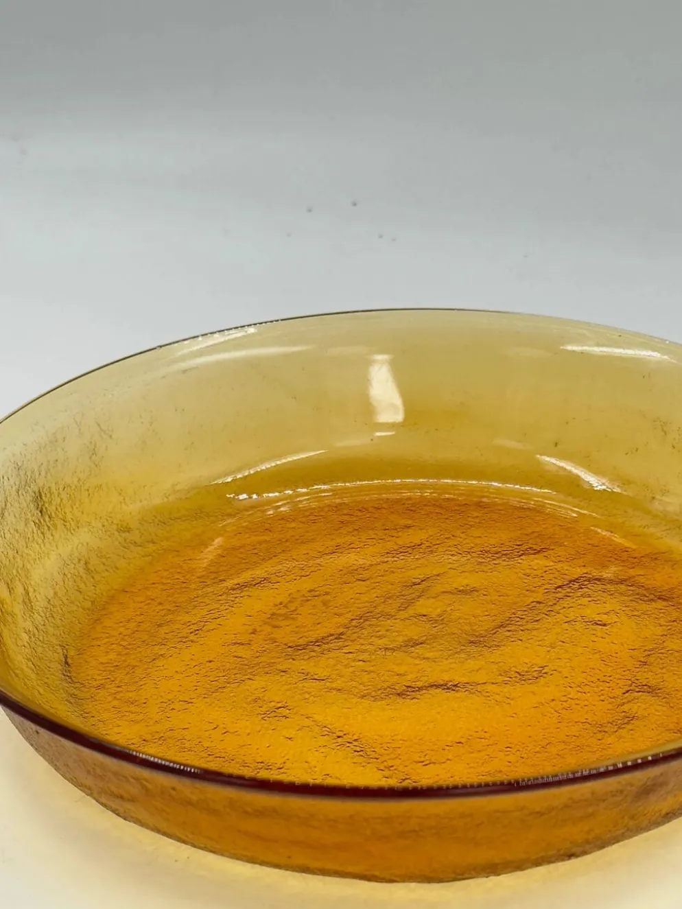 Coupe vintage en verre ambré texturé, style verre glacé scandinave