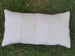 Coussin à bandes raphia de nobilis