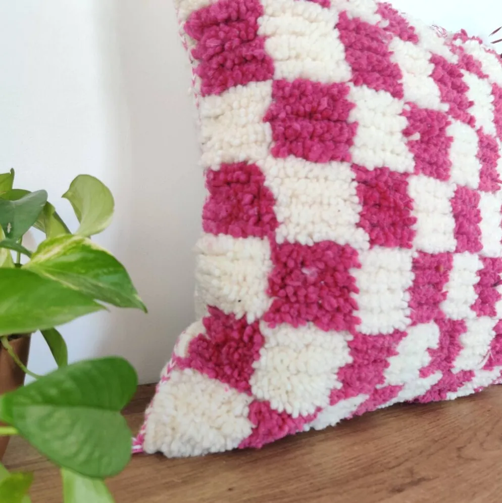 Coussin berbère damier magenta