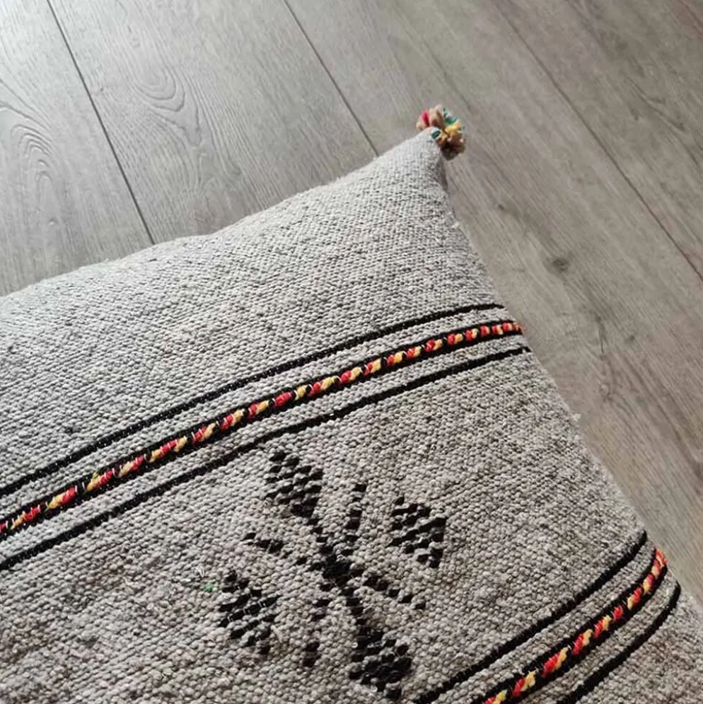 Coussin berbère gris clair fait main en coton