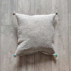 Coussin berbère gris clair fait main en coton