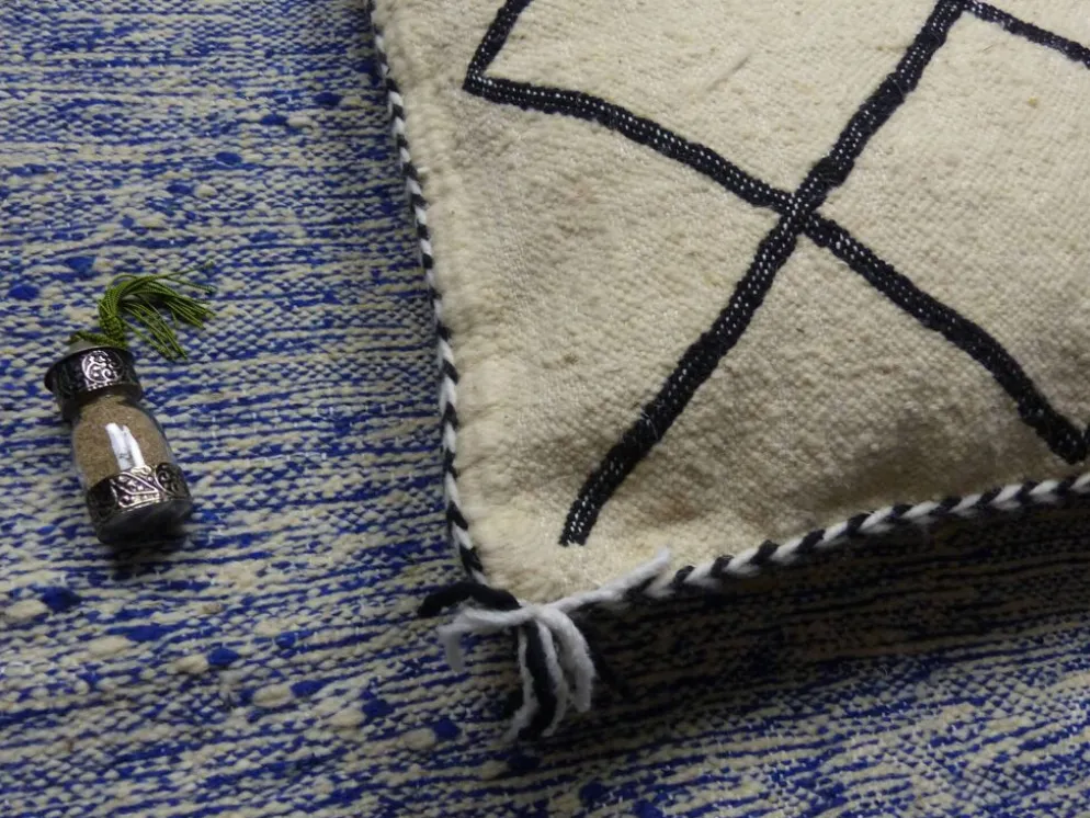 Coussin berbère kilim blanc et noir