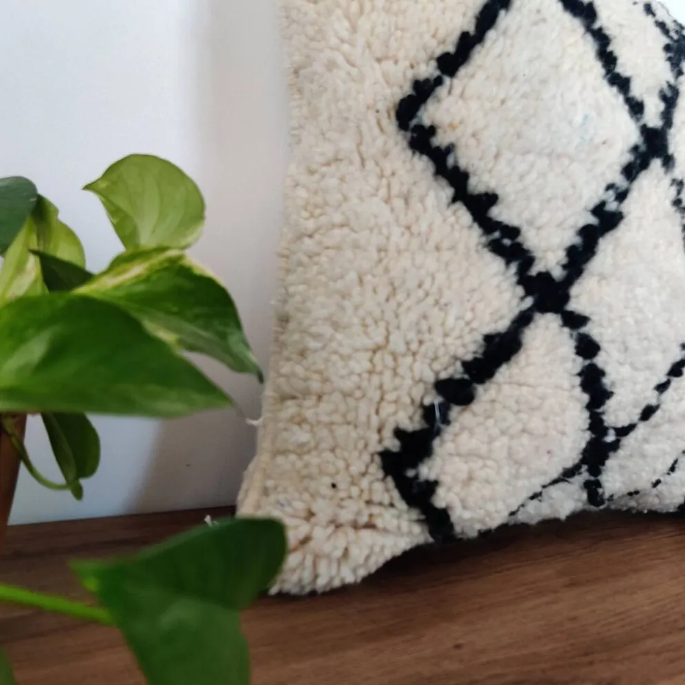 Coussin berbère losanges noirs