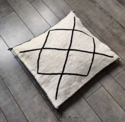 Coussin berbère noir et blanc kilim