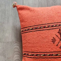 Coussin berbère orange fait main en coton