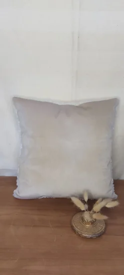 Coussin bouclettes blanc cassé