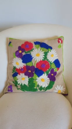 Coussin brodé vintage