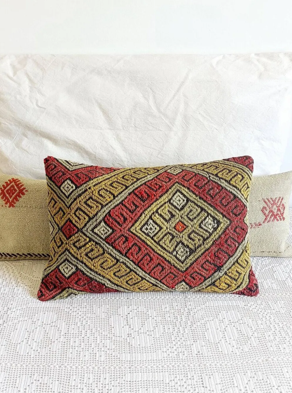 Coussin en kilim en laine tissé à la main vintage, style mauresque, milieu du 20e siècle