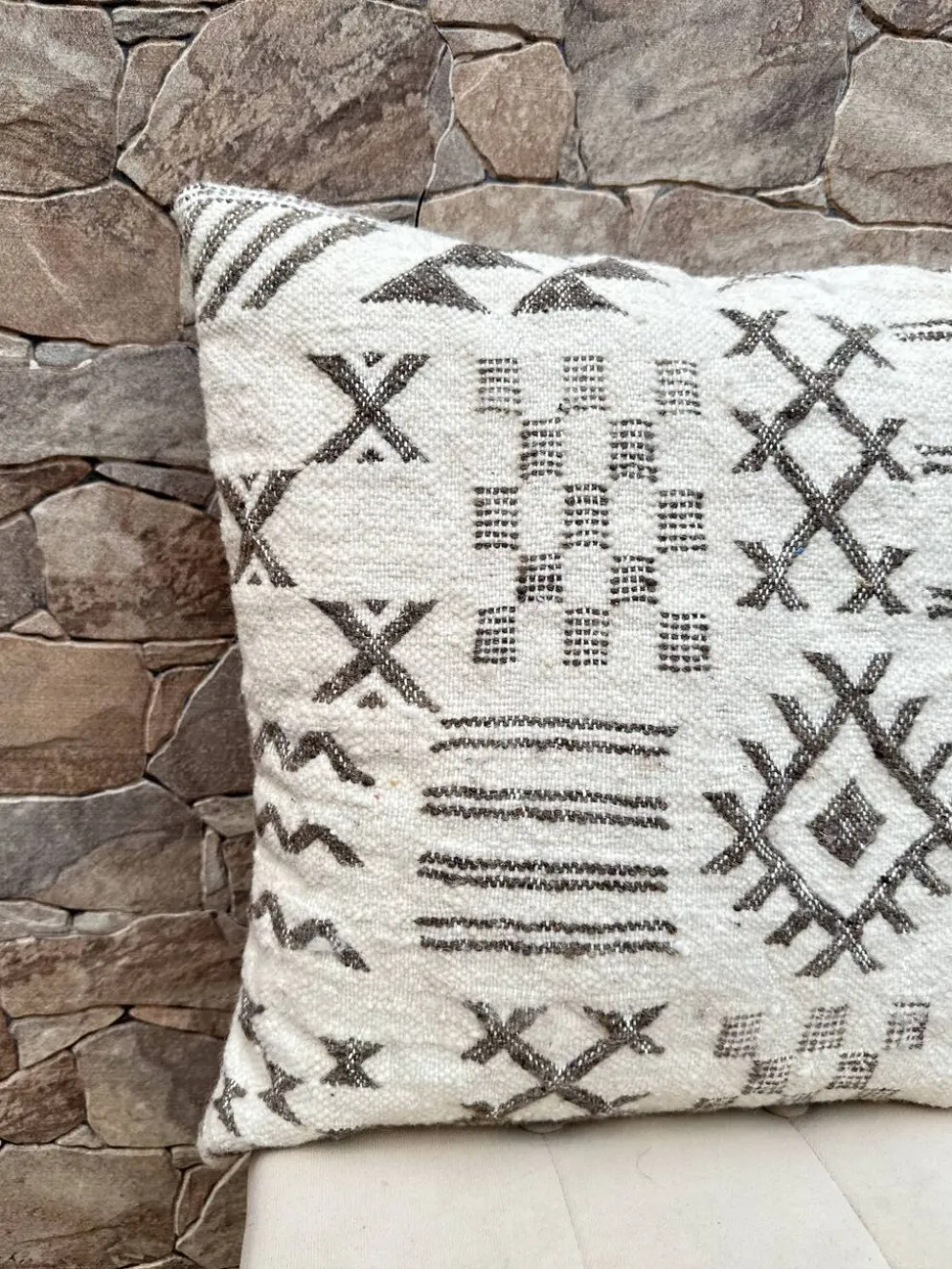 Coussin en laine berbère fait main : Coussin Kilim marocain (45x45cm)